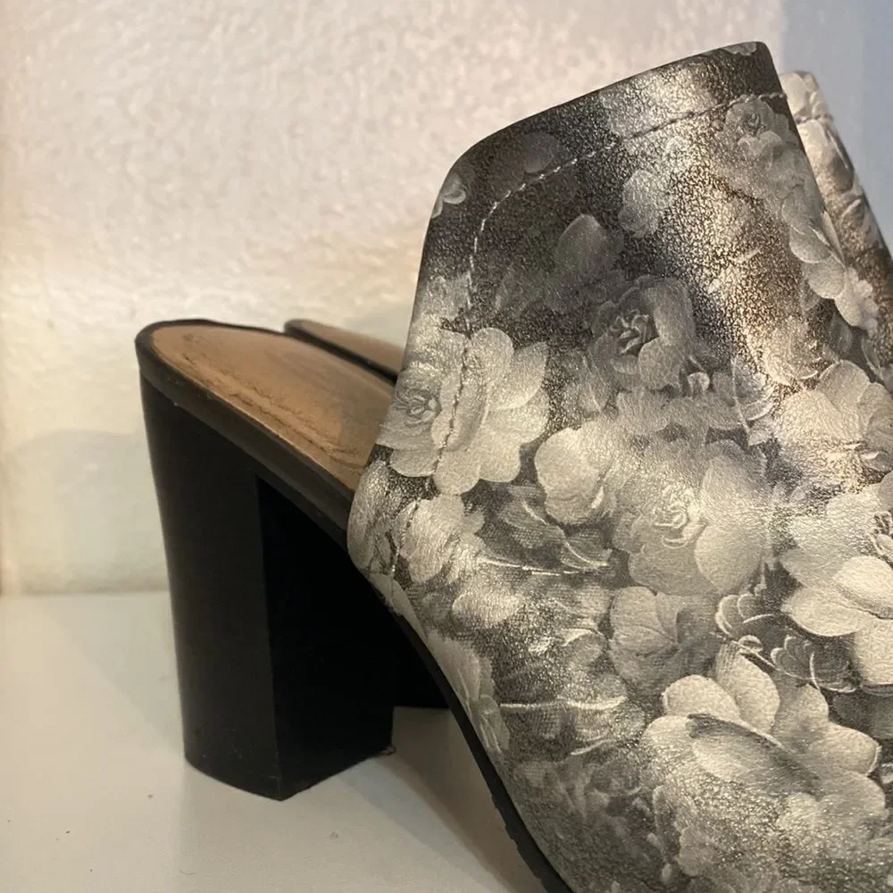 Sbicca Estela Floral Scenic Block Heel Open Toe Black Gray Sandals Slip On Comfy